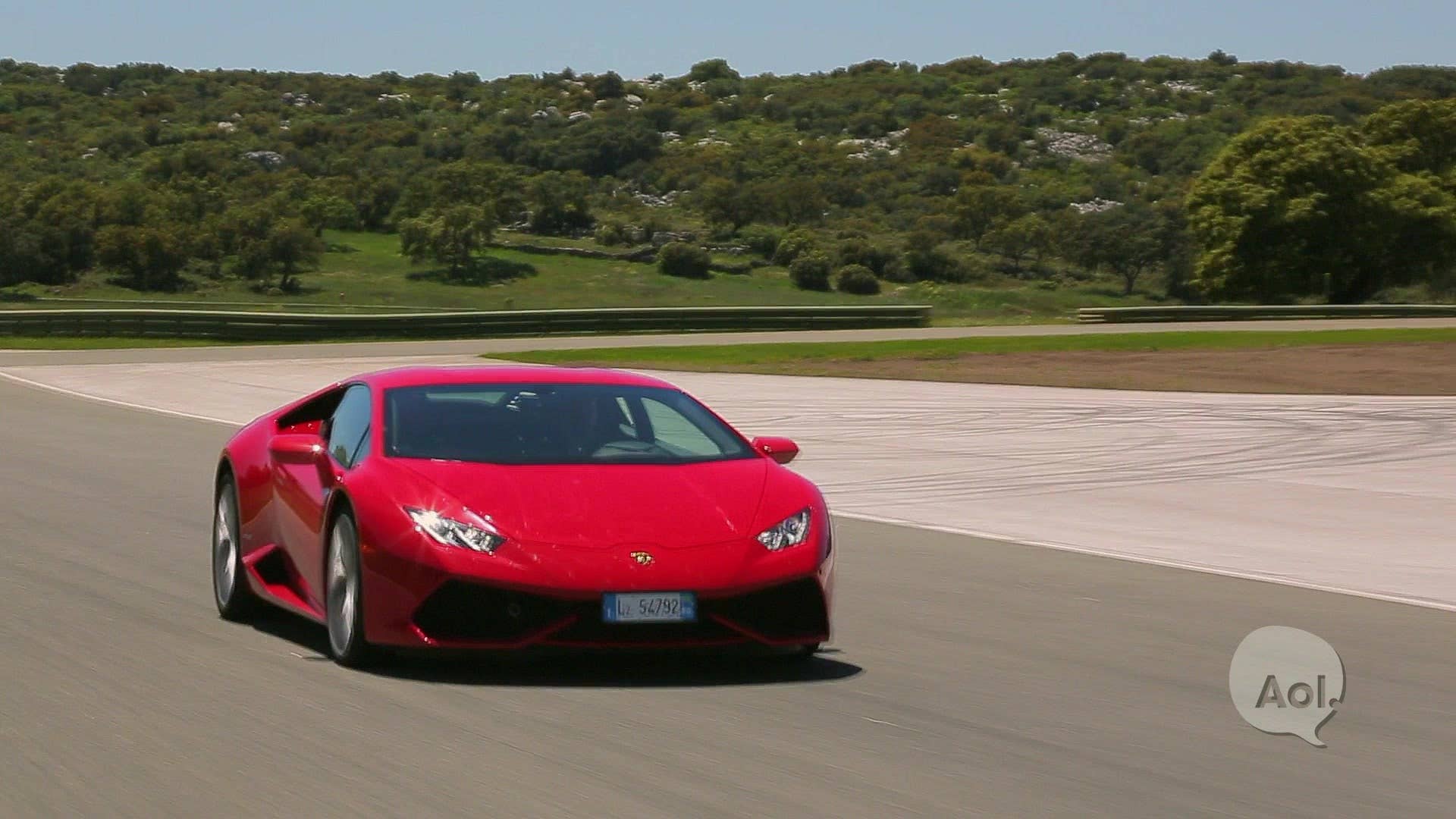 Host Jonathon Buckley heads to the Circuito Ascari racetrack in Ronda, Spain to check the tech on the all-new Lamborghini Huracán LP 610-4. For Huracán, good things comes in threes: three driving modes, three gyroscopes and three accelerometers. Can all this technology combine with a 610 horsepower V10 engine to help Huracán surpass its predecessor, Lamborghini's best-selling Gallardo? Watch now to find out.