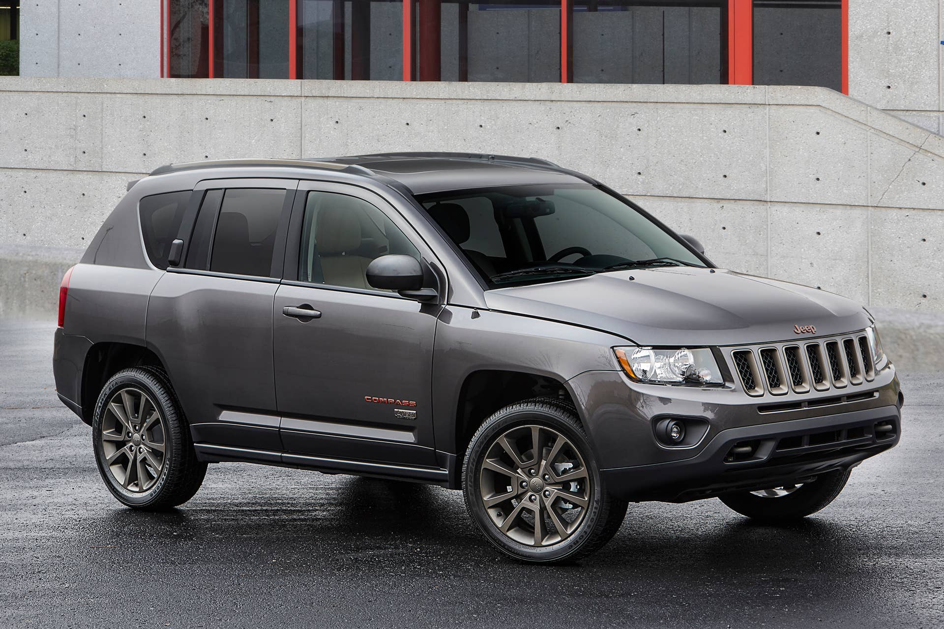2016 Jeep Compass 75th Anniversary Edition front 3/4