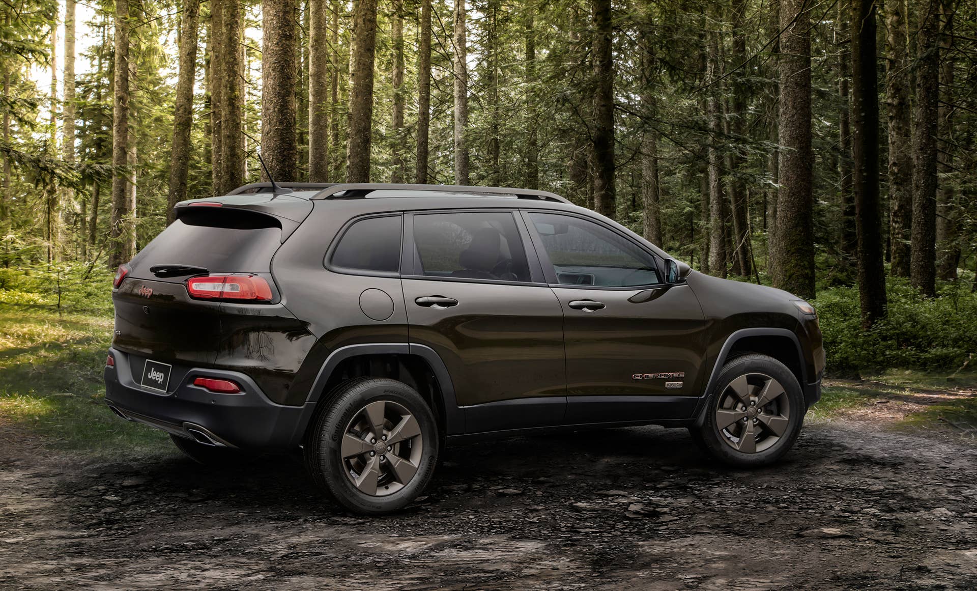 2016 Jeep Cherokee 75th Anniversary Edition rear 3/4