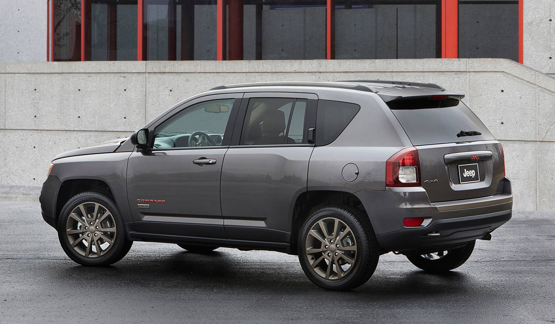 2016 Jeep Compass 75th Anniversary Edition rear 3/4