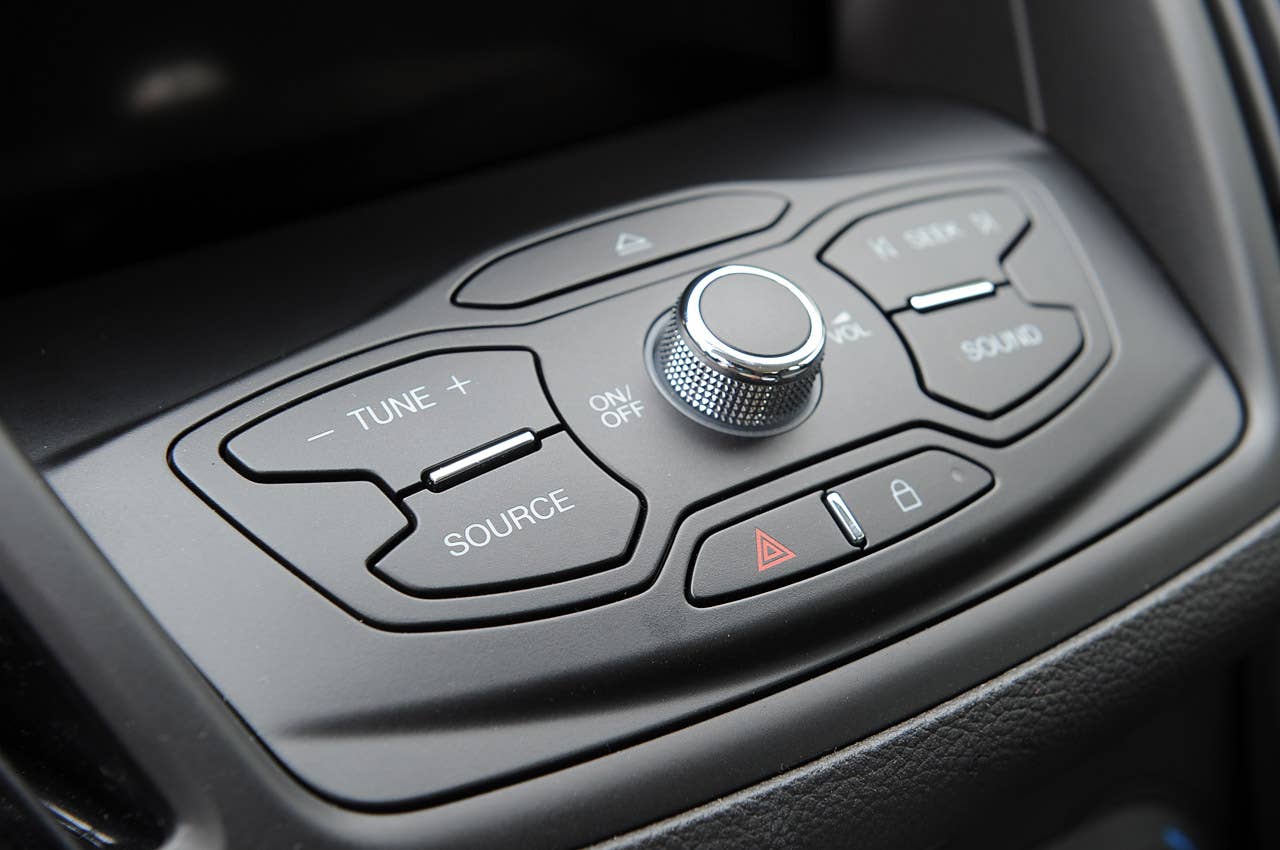 2013 Ford C-Max Hybrid multimedia system controls