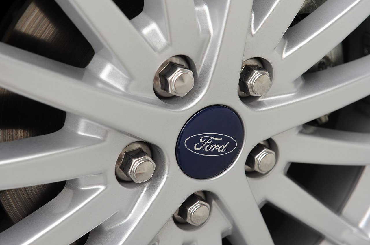 2013 Ford C-Max Hybrid wheel detail