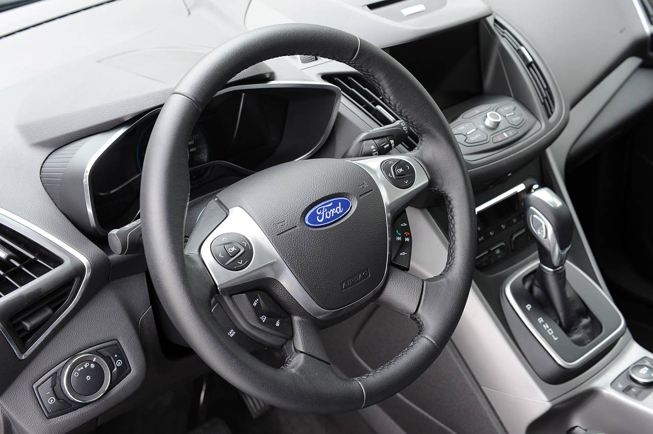 2013 Ford C-Max Hybrid steering wheel