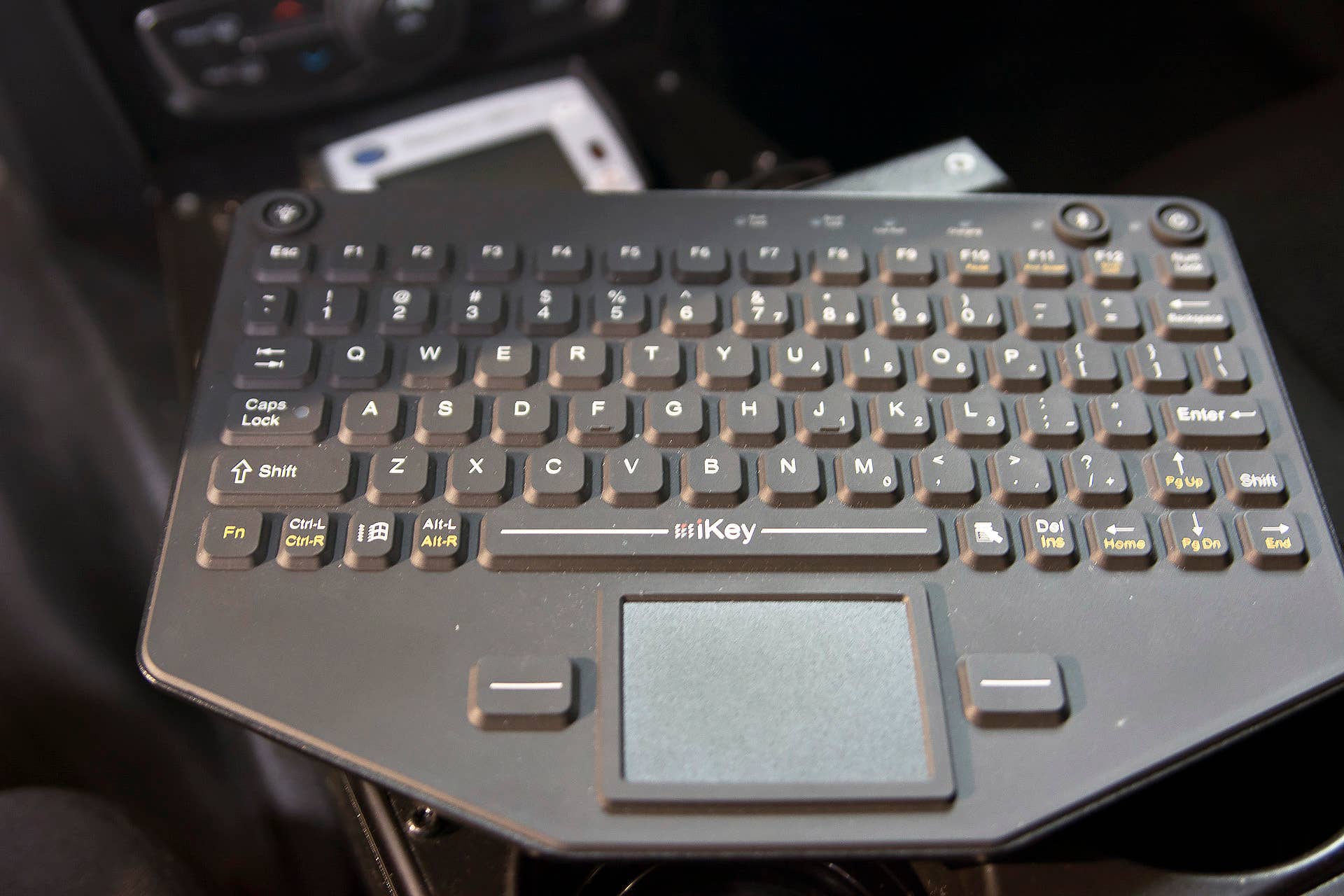 keyboard wireless charger pursuit dodge