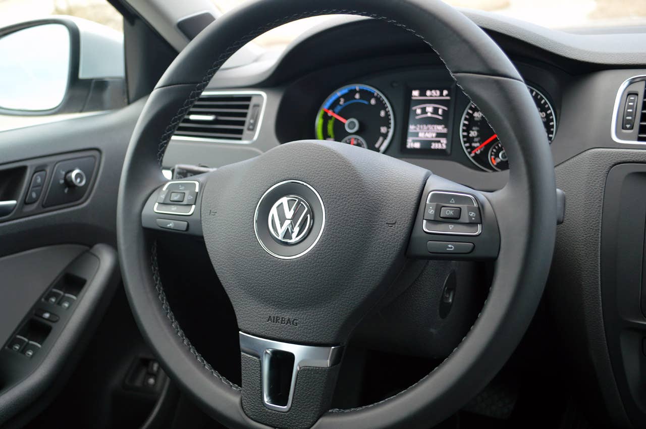 2013 Volkswagen Jetta Hybrid steering wheel
