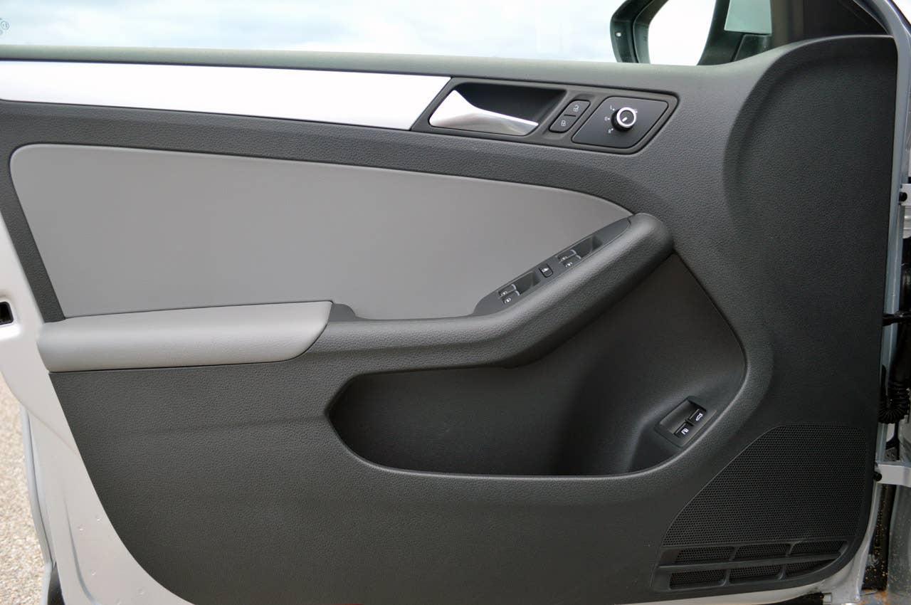 2013 Volkswagen Jetta Hybrid door