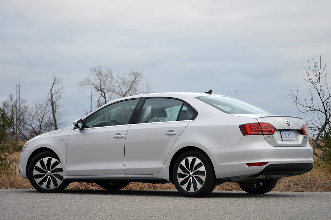2013 Volkswagen Jetta Hybrid rear 3/4 view