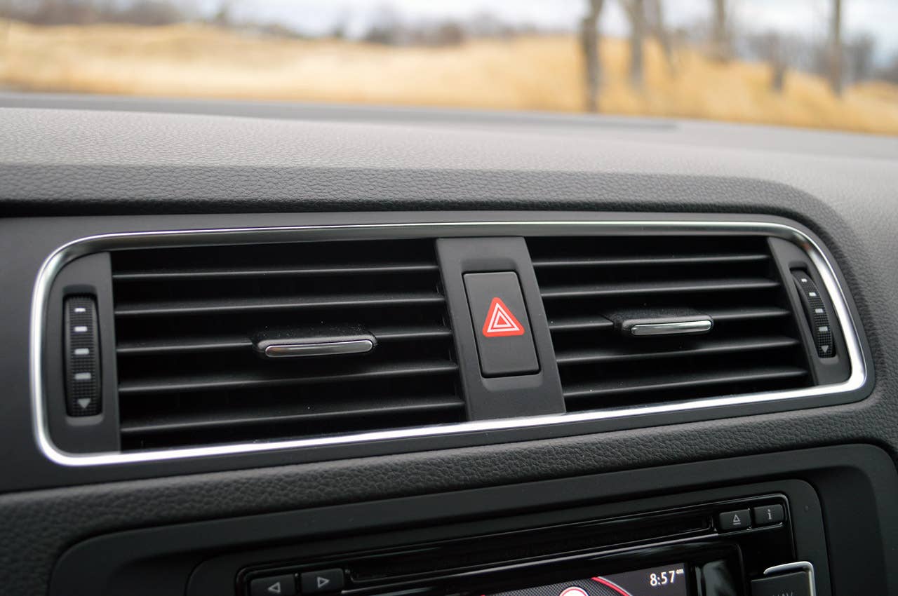 2013 Volkswagen Jetta Hybrid dash vents