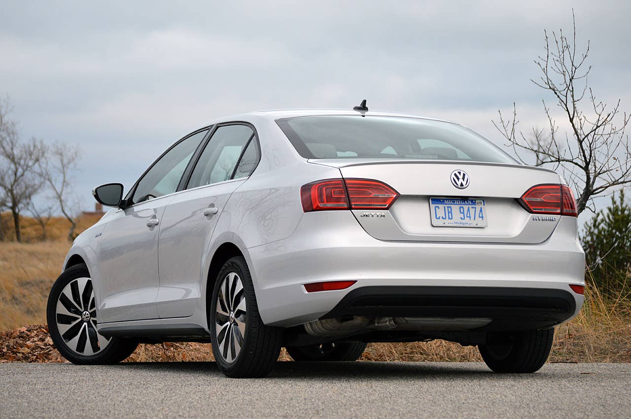 2013 Volkswagen Jetta Hybrid rear 3/4 view
