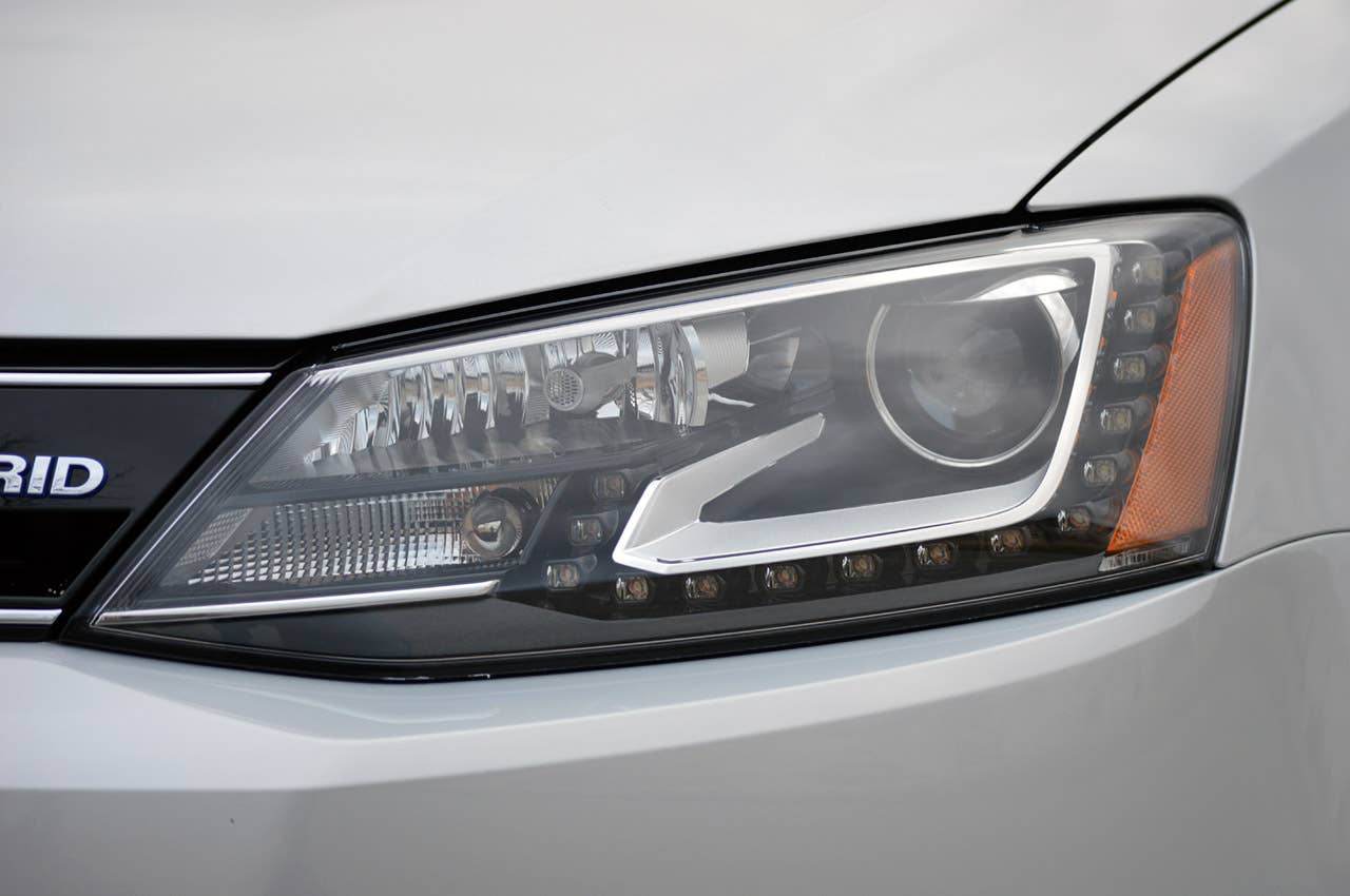 2013 Volkswagen Jetta Hybrid headlight