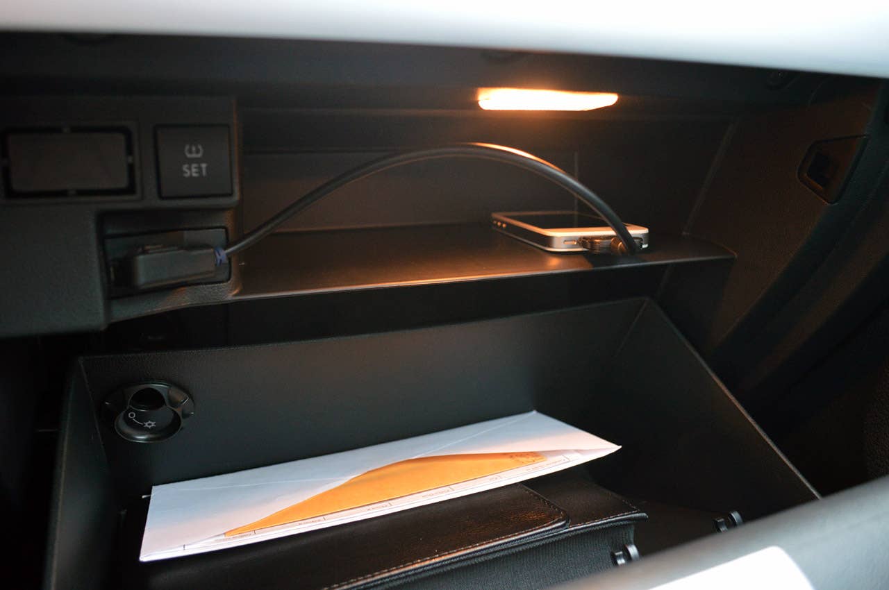2013 Volkswagen Jetta Hybrid glove box