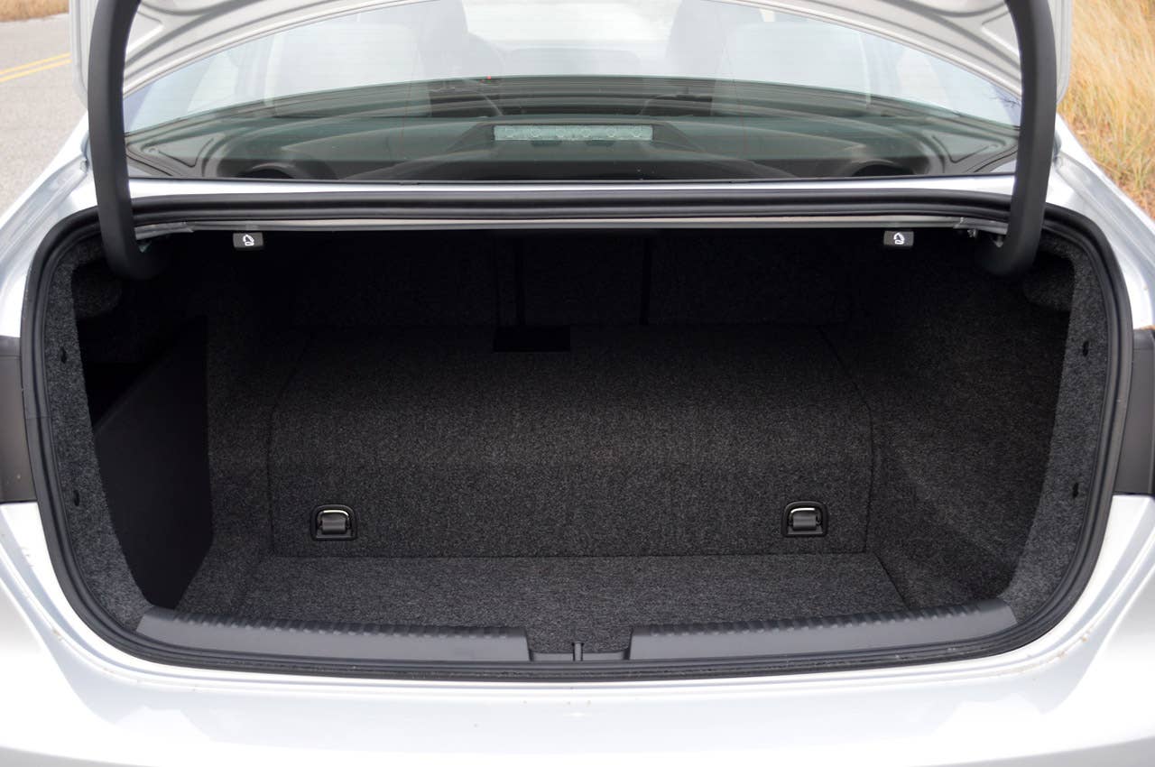 2013 Volkswagen Jetta Hybrid trunk