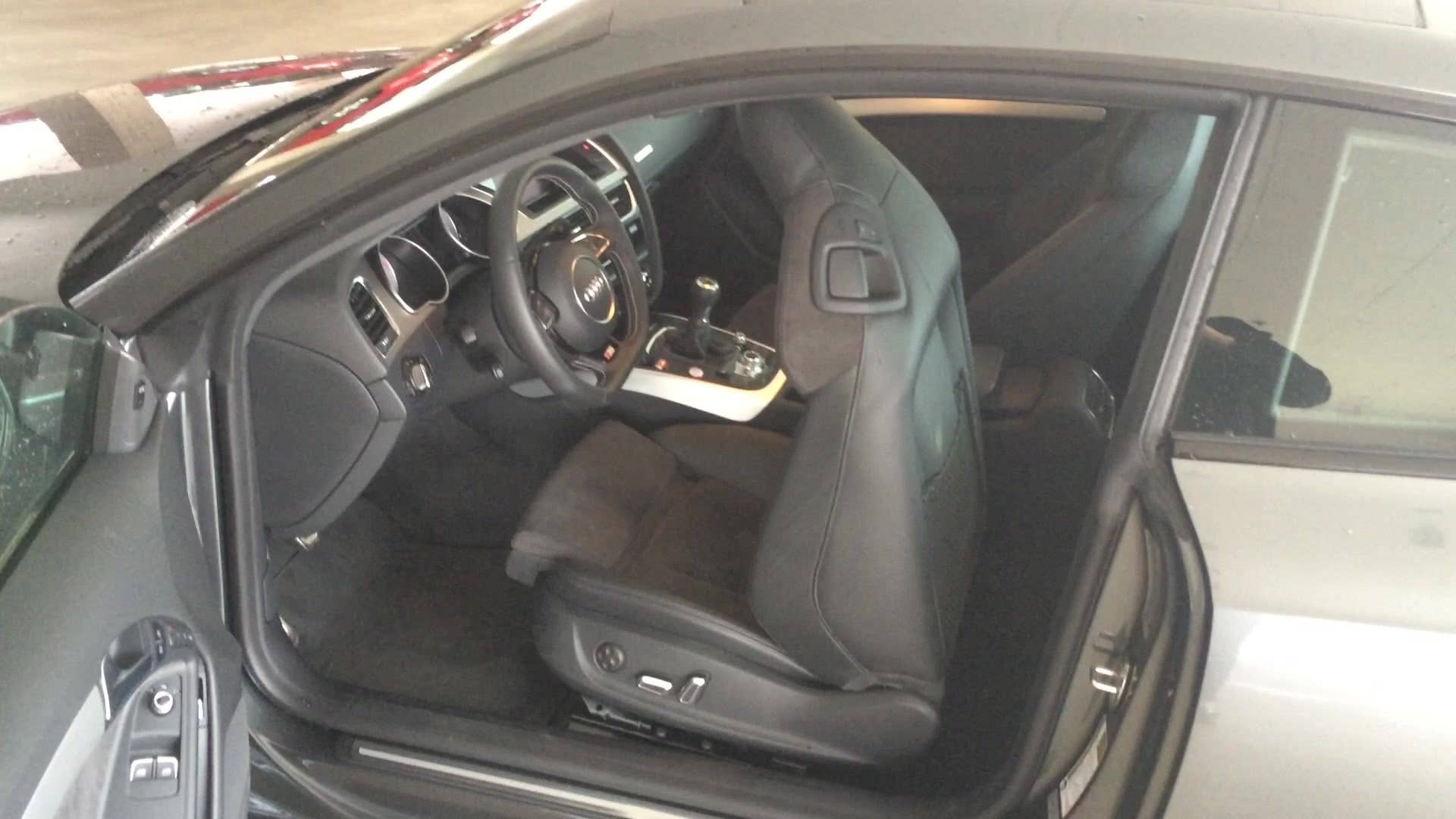 A tour of the power seat adjustments on the 2015 Audi S5, and a quick discussion of the materials used on the seats as well.