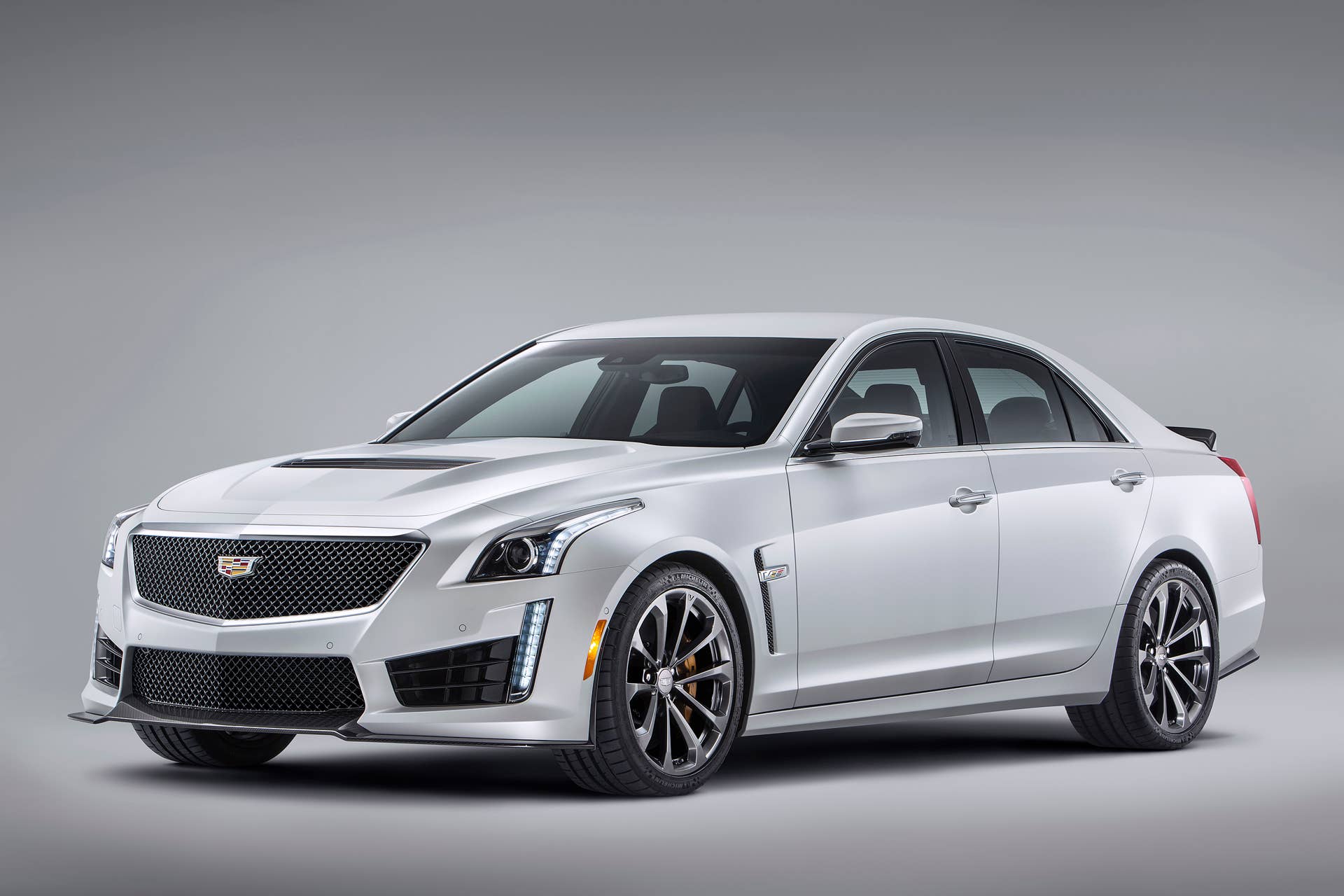 The all-new 2016 Cadillac CTS-V luxury performance sedan has a top speed of 201 mph from its supercharged 6.2L V-8 640 hp engine and 630 lb-ft of torque (855 Nm). Equipped with Cadillacâs paddle-shift eight-speed automatic transmission featuring launch control and Performance Algorithm Shifting, the CTS-V will accelerate from 0-60 mph in 3.7 seconds.