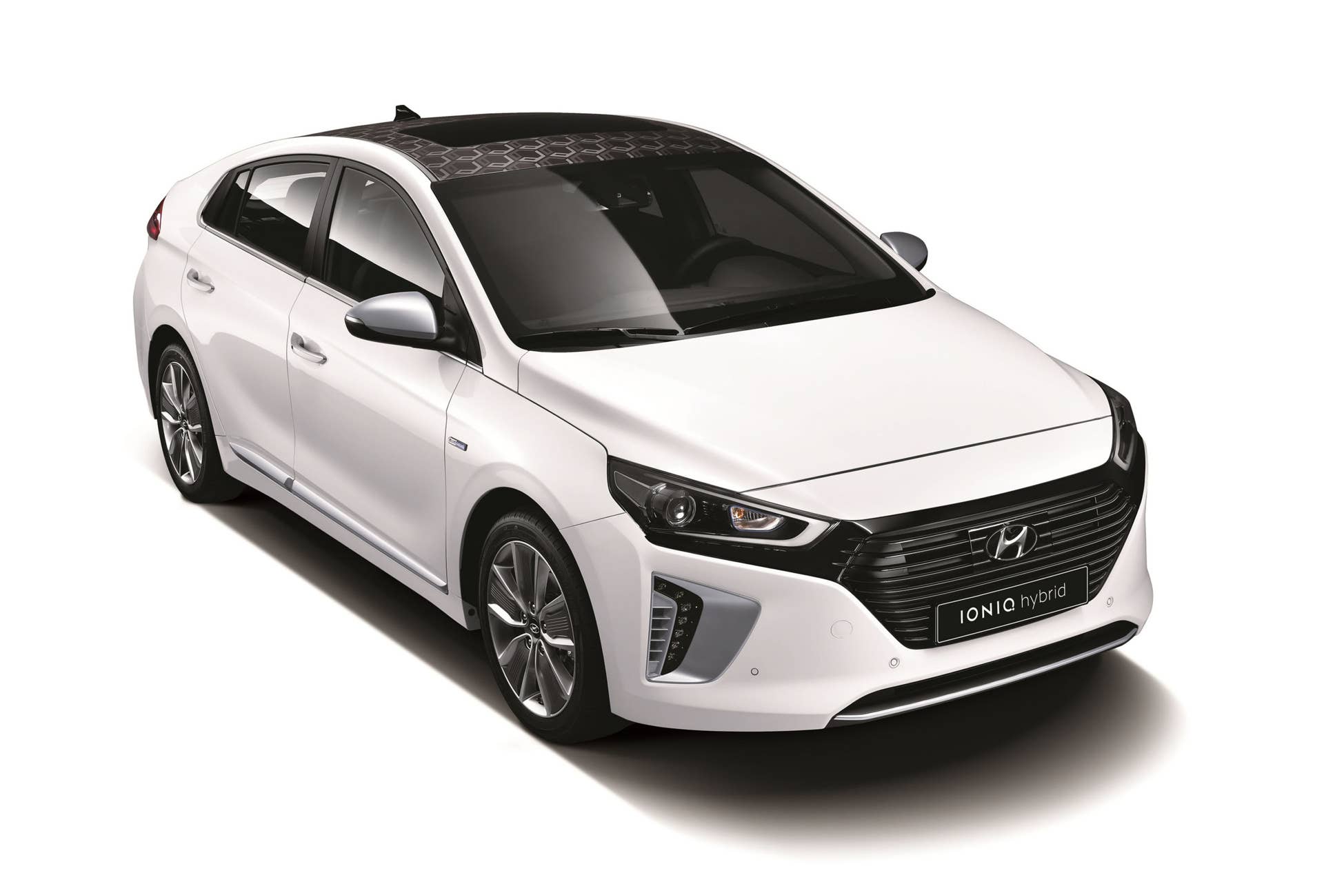 Hyundai Ioniq white front 3/4