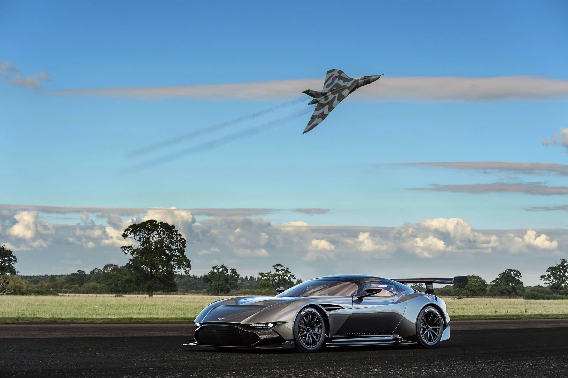 Aston Martin Avro Vulcan front 3/4 airfield