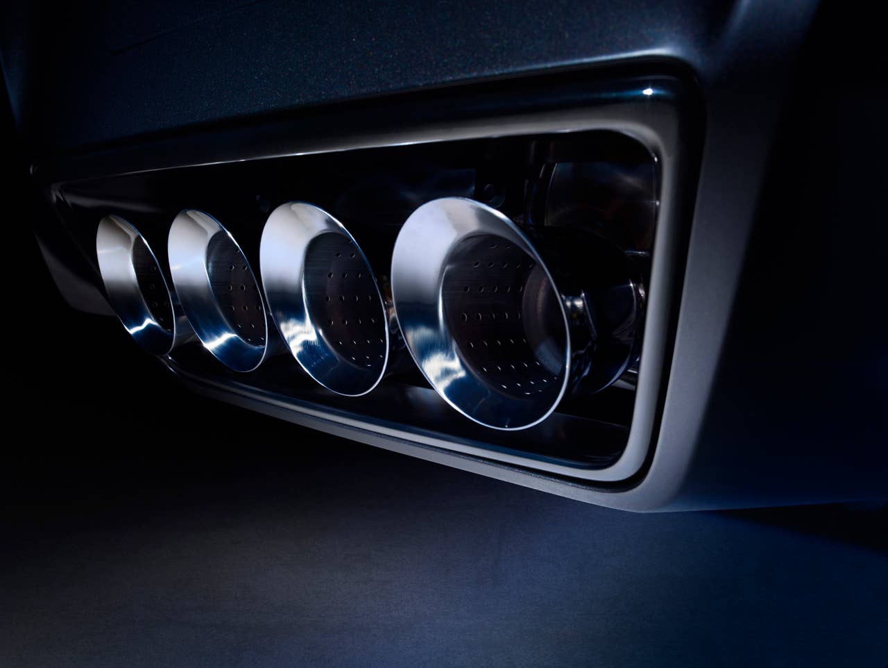 The Corvette Stingray's available dual-mode active exhaust system offers a 27-percent improvement in airflow. It features two additional valves that open to a lower-restriction path through the mufflers. When open, these valves increase engine performance and produce a more powerful exhaust note.