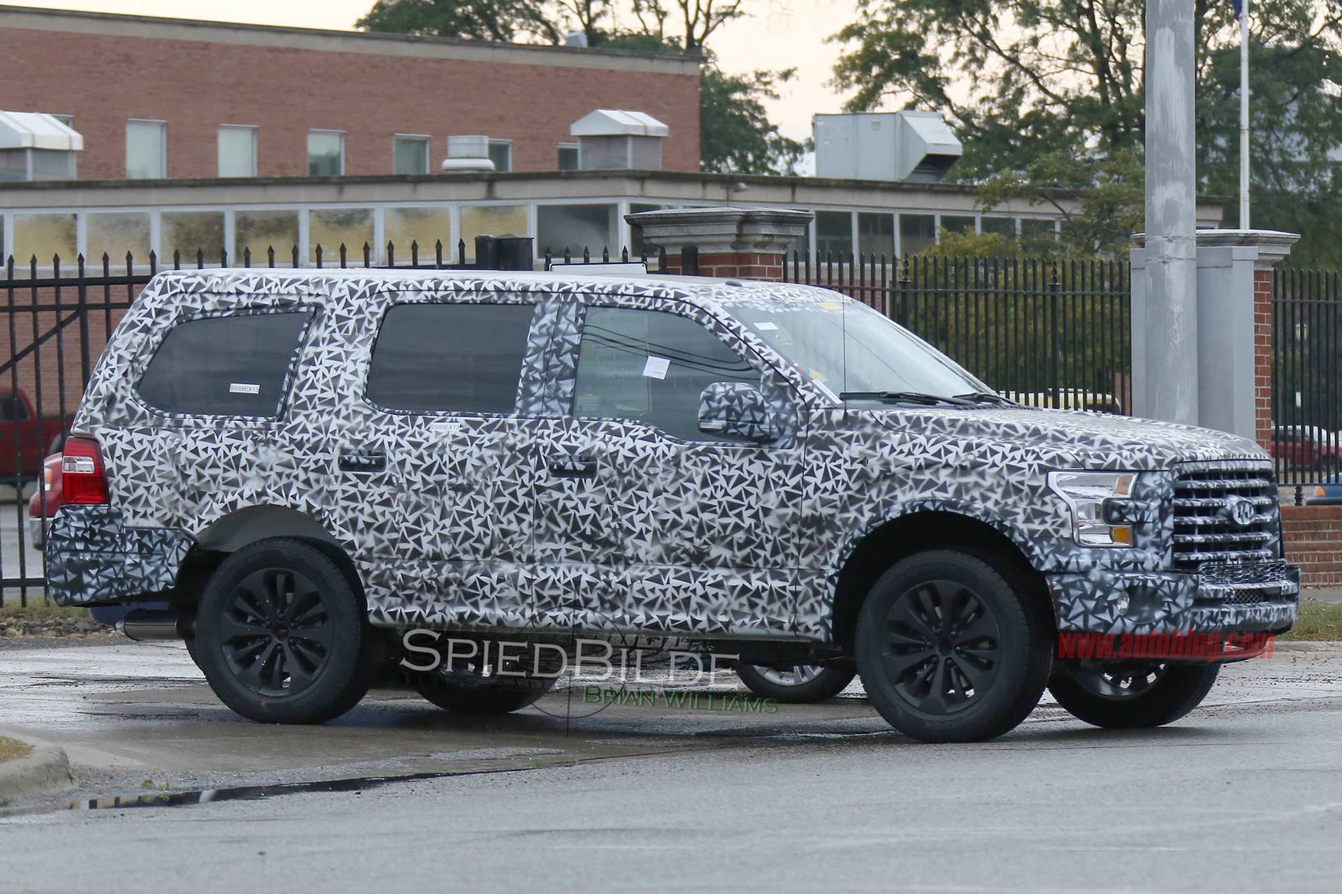 2018 Ford Expedition spied side
