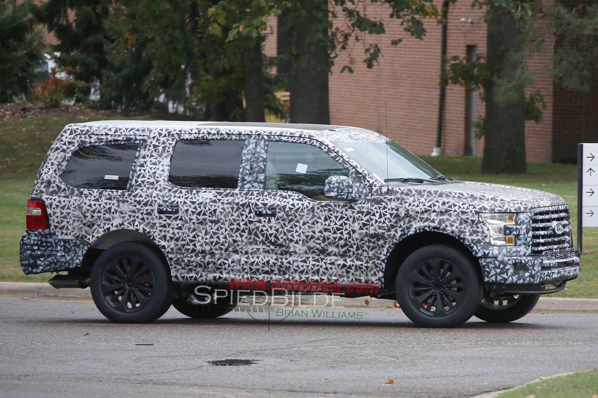 Ford Expedition spied front 3/4