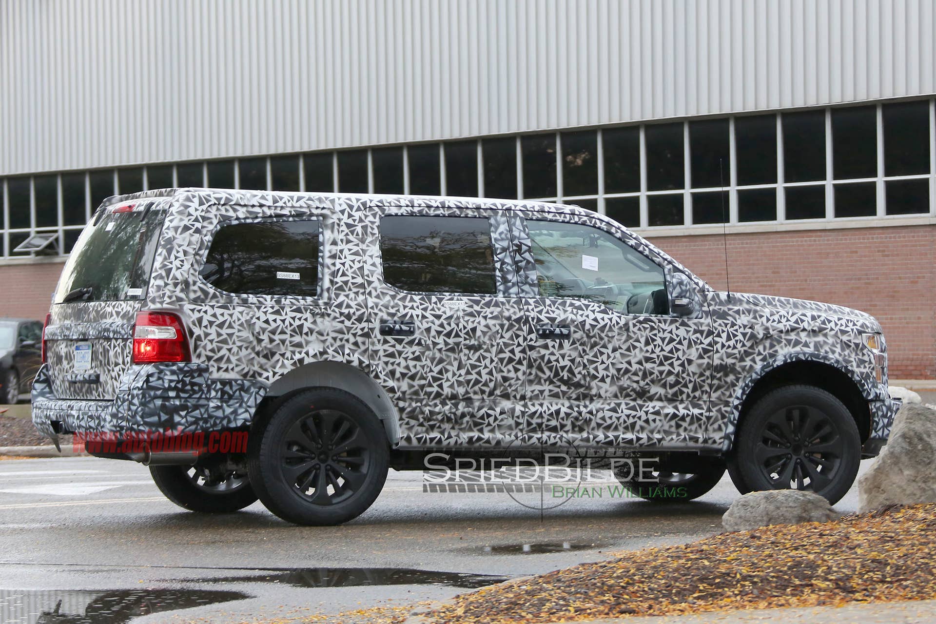 2018 Ford Expedition prototype rear 3/4