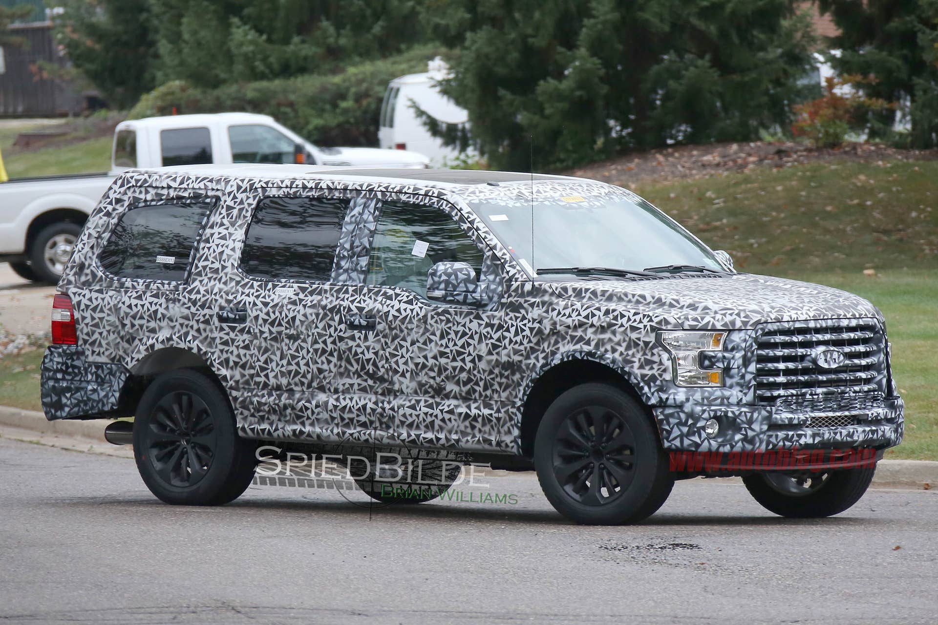2018 Ford Expedition spied front 3/4