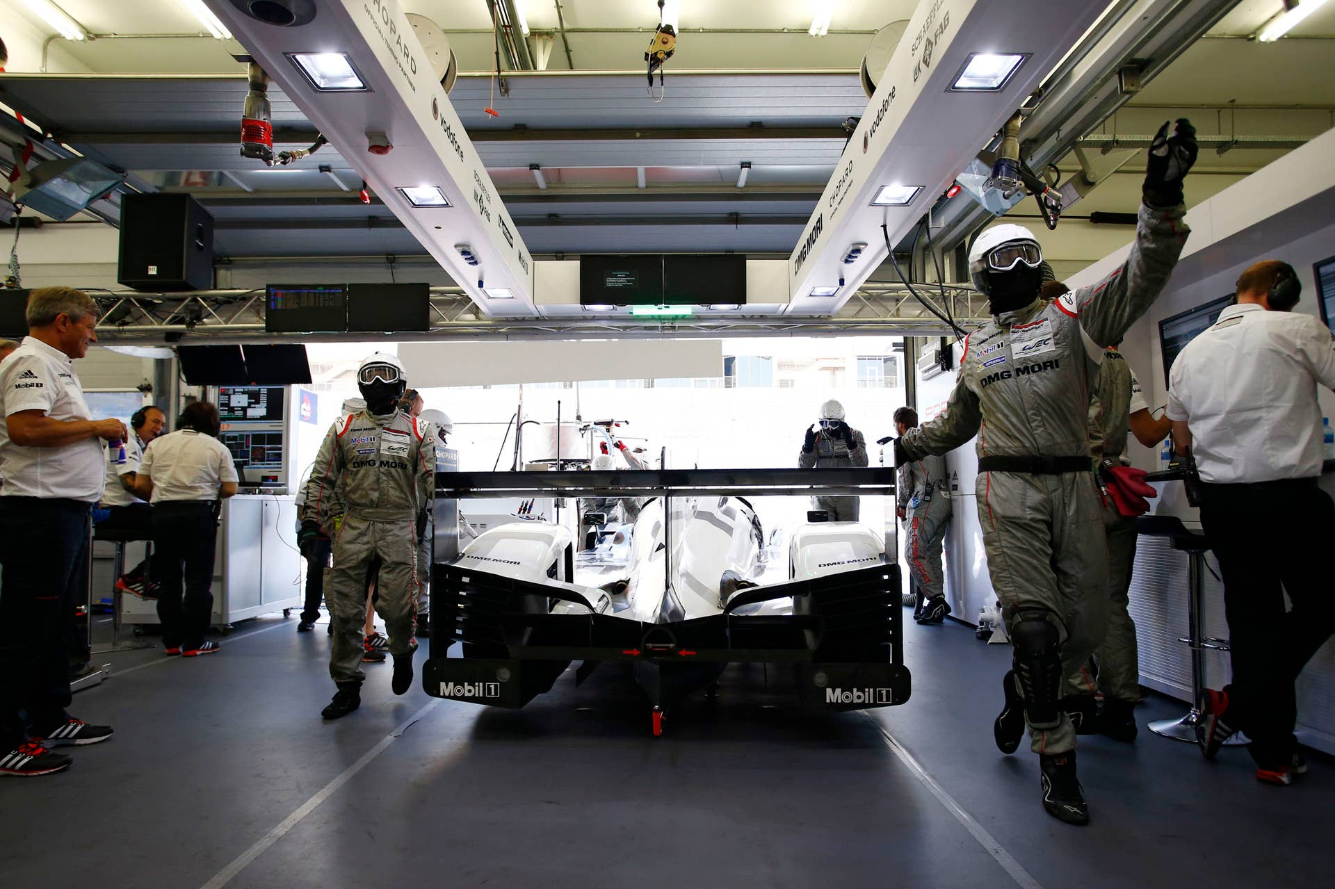 Juan Pablo Montoya Porsche 919 Hybrid Bahrain garage