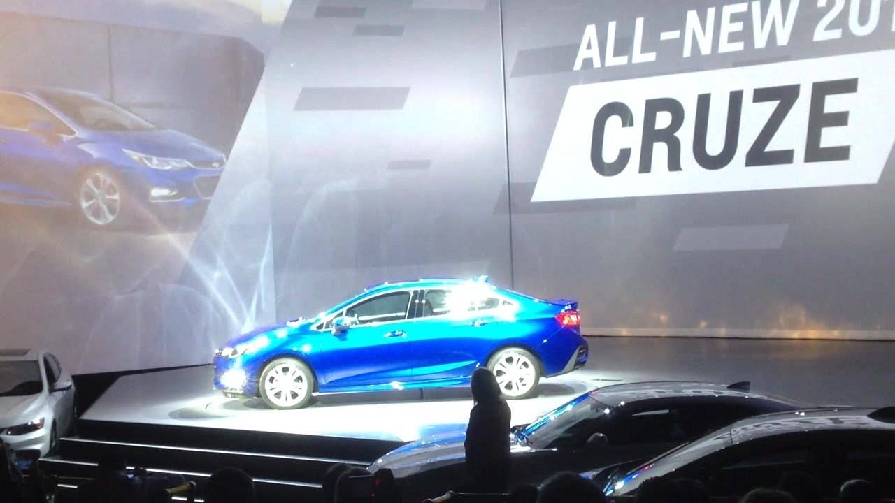 Senior editor Greg Migliore takes you to the iconic Fillmore Detroit for the reveal of the 2016 Chevy Cruze.