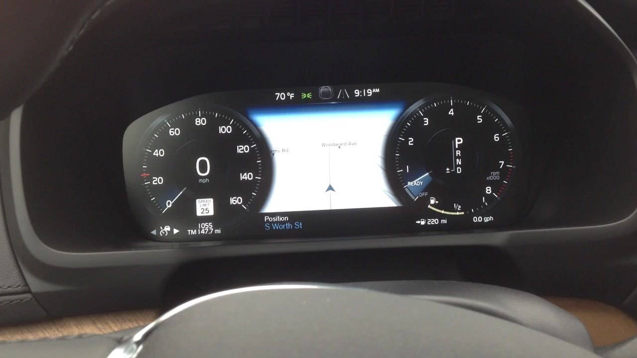 Greg Migliore explains some of the features and layout inside the 2016 Volvo XC90.