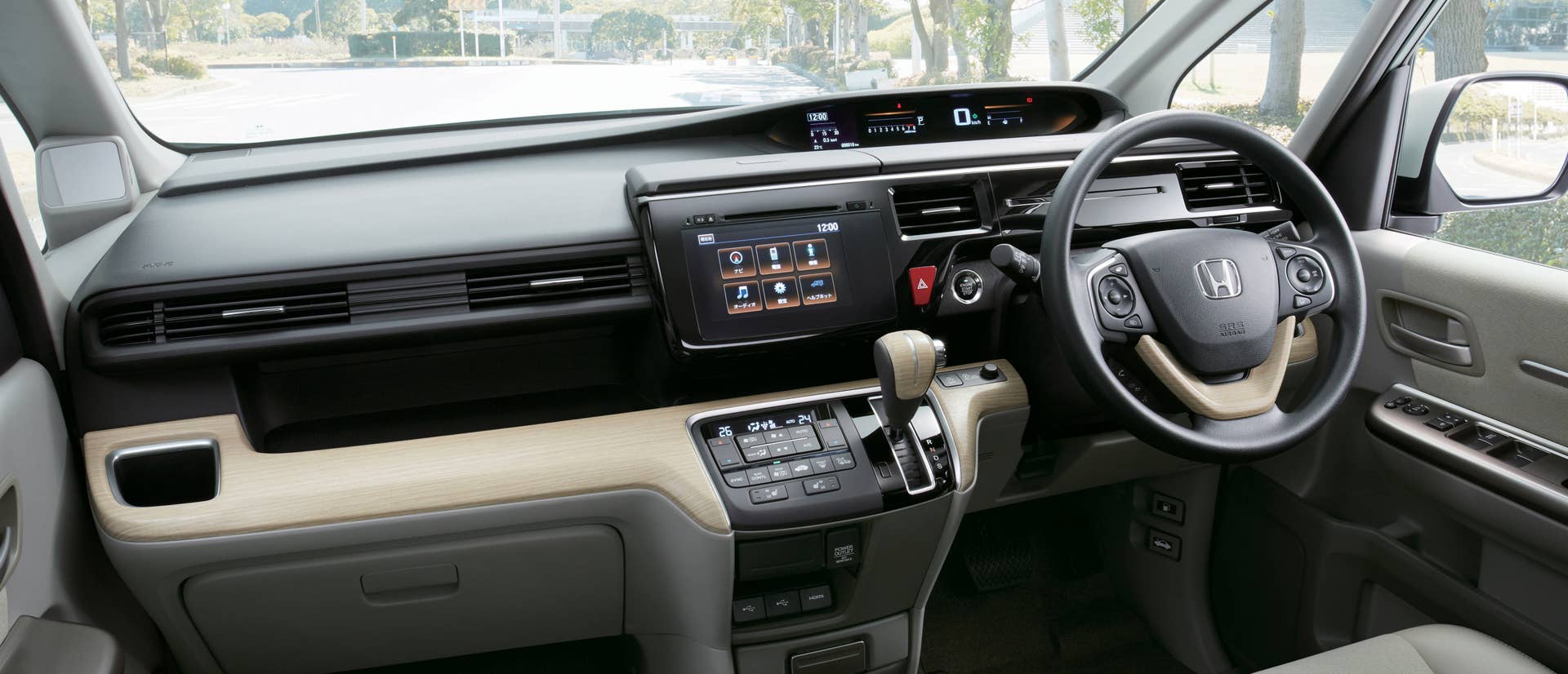 Honda Step WGN cabin dashboard