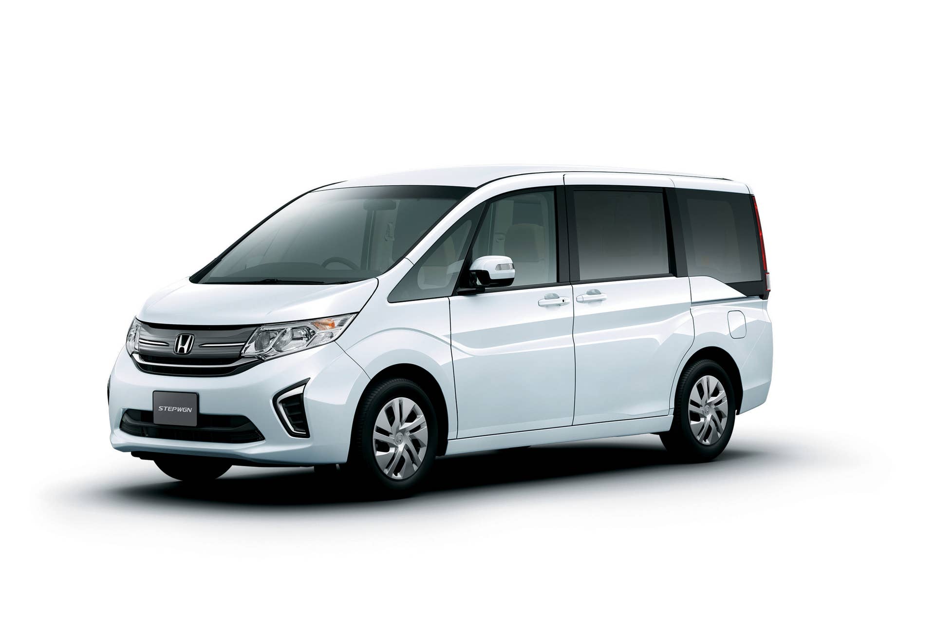 Honda Step WGN front 3/4 white