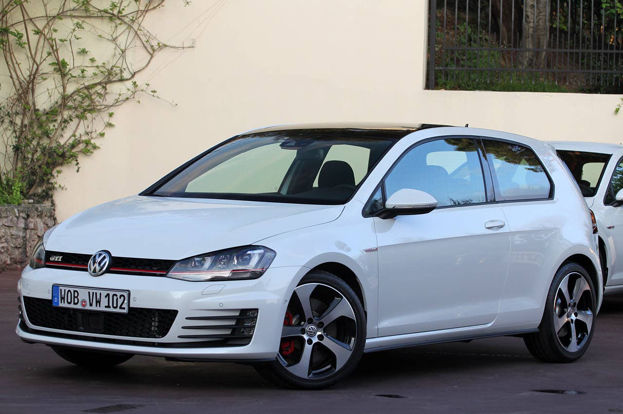 2015 Volkswagen GTI front 3/4 view
