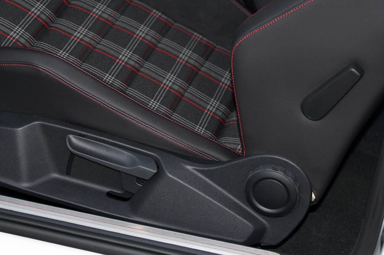 2015 Volkswagen GTI seat controls