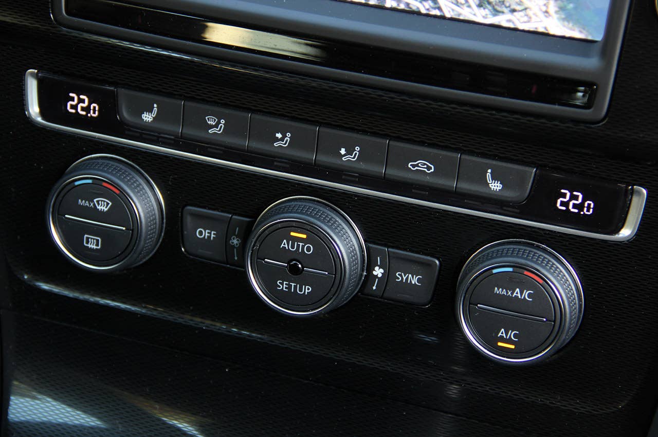 2015 Volkswagen GTI climate controls