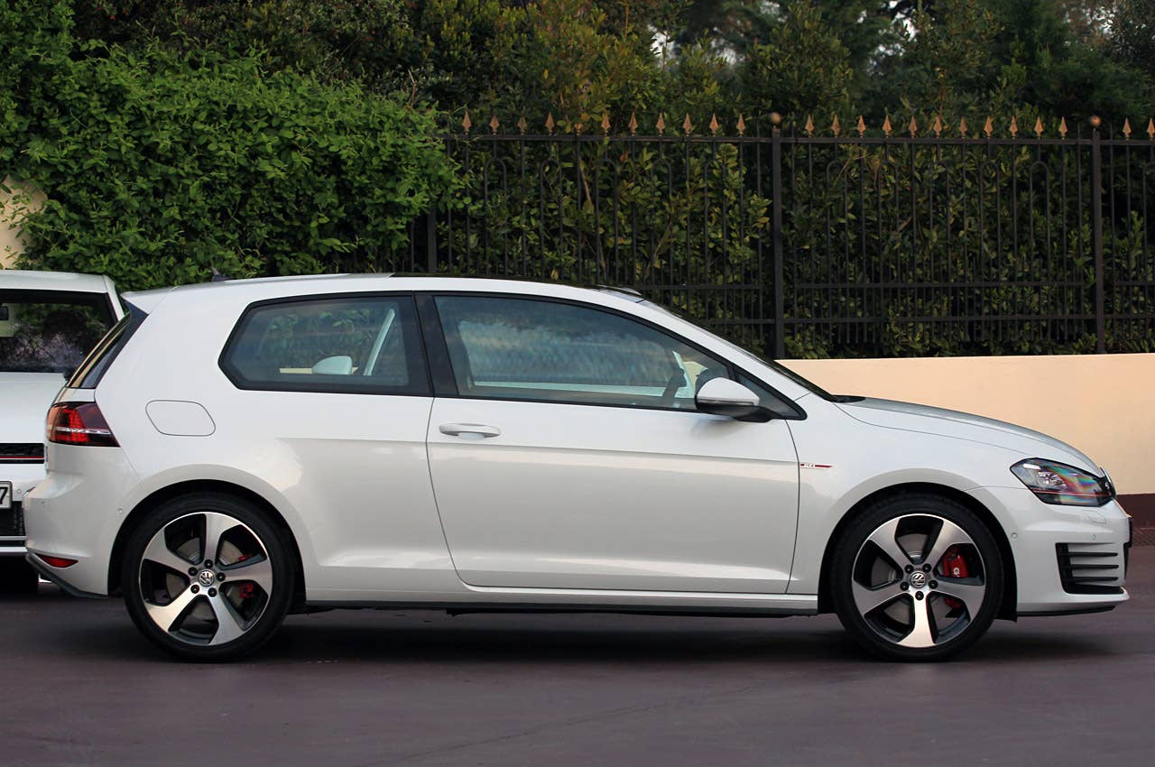 2015 Volkswagen GTI side view