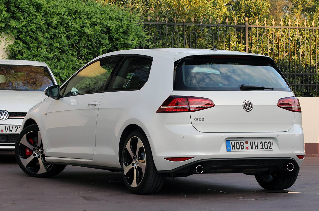2015 Volkswagen GTI rear 3/4 view