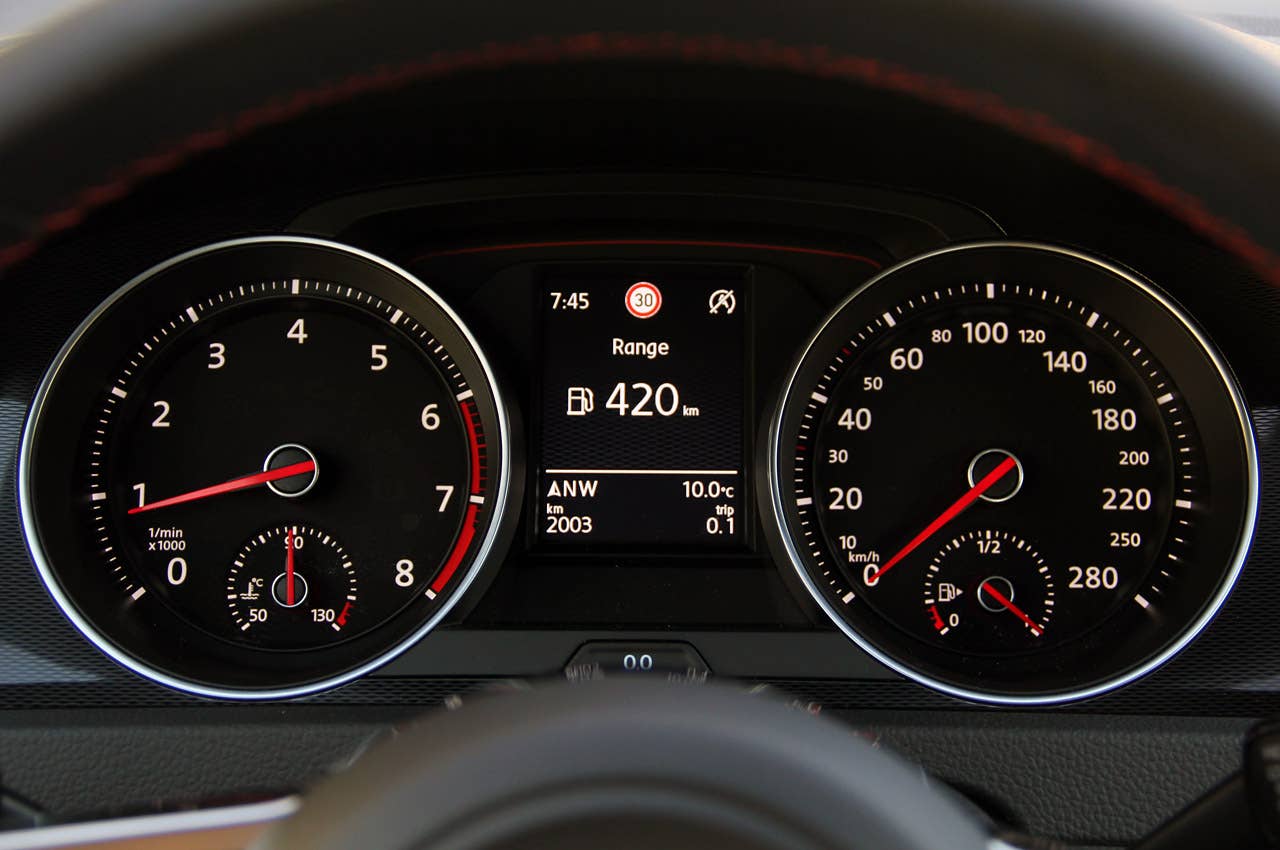 2015 Volkswagen GTI gauges