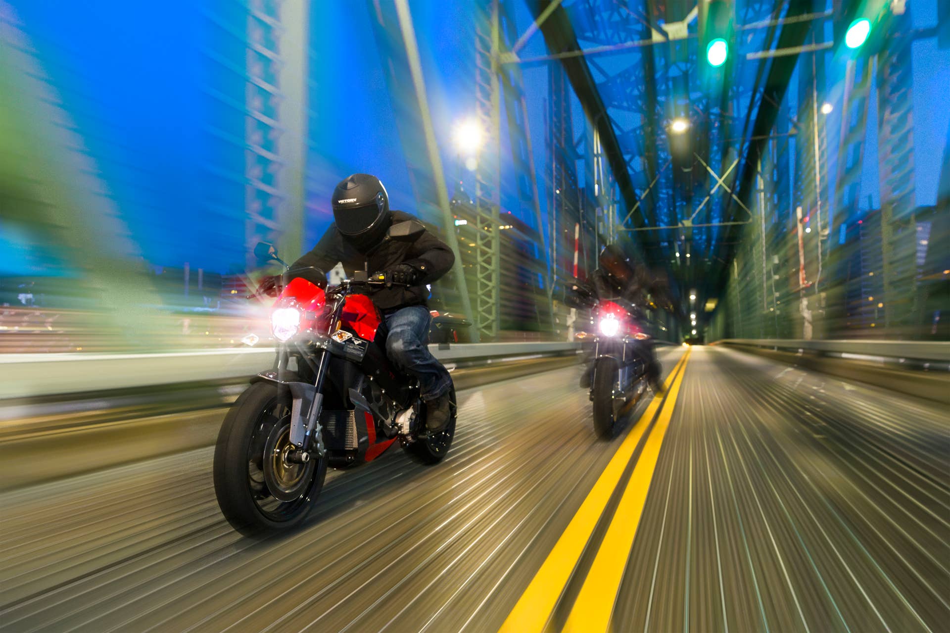 Victory Empulse TT bridge moving
