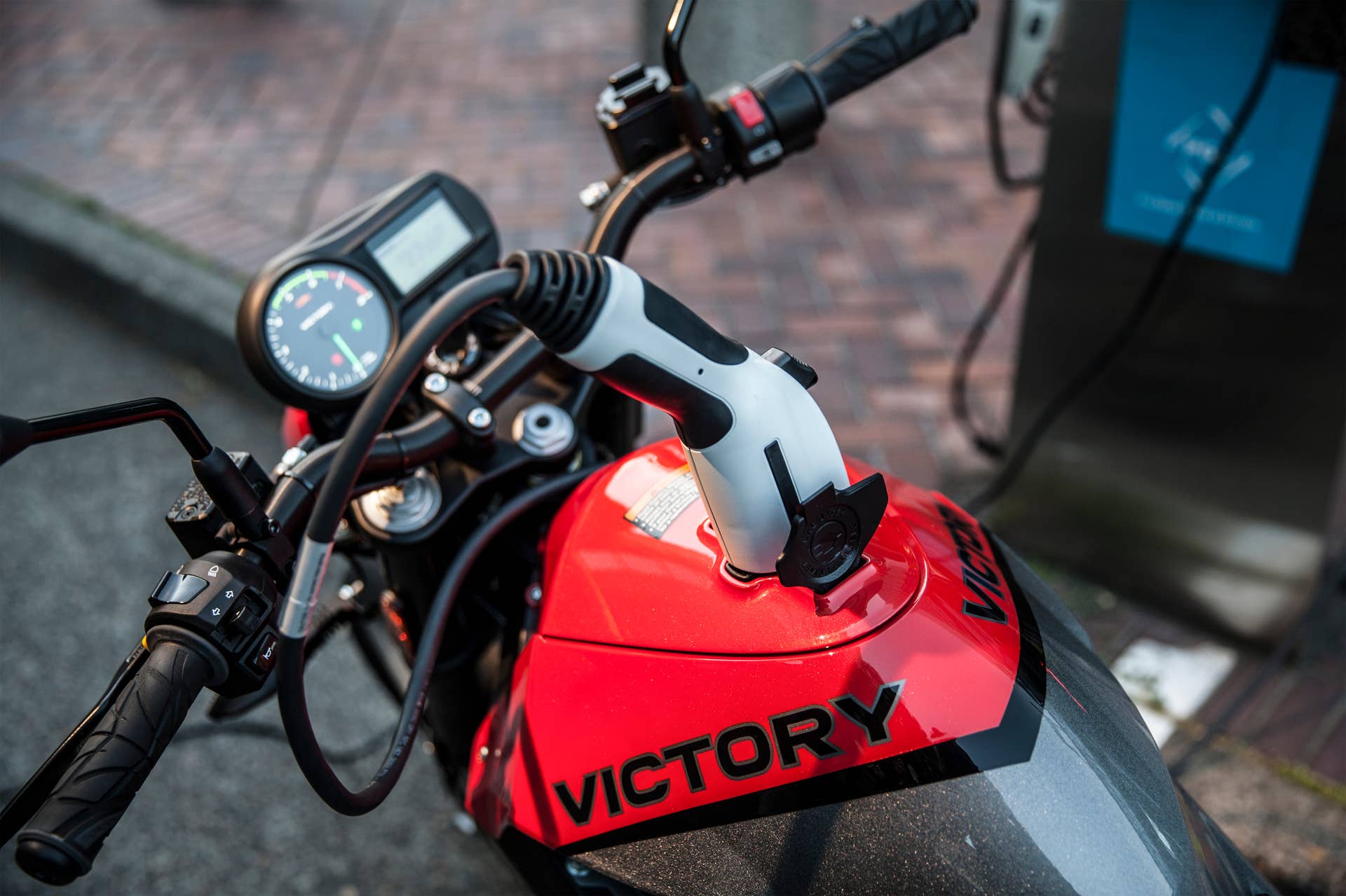 Victory Empulse TT charging