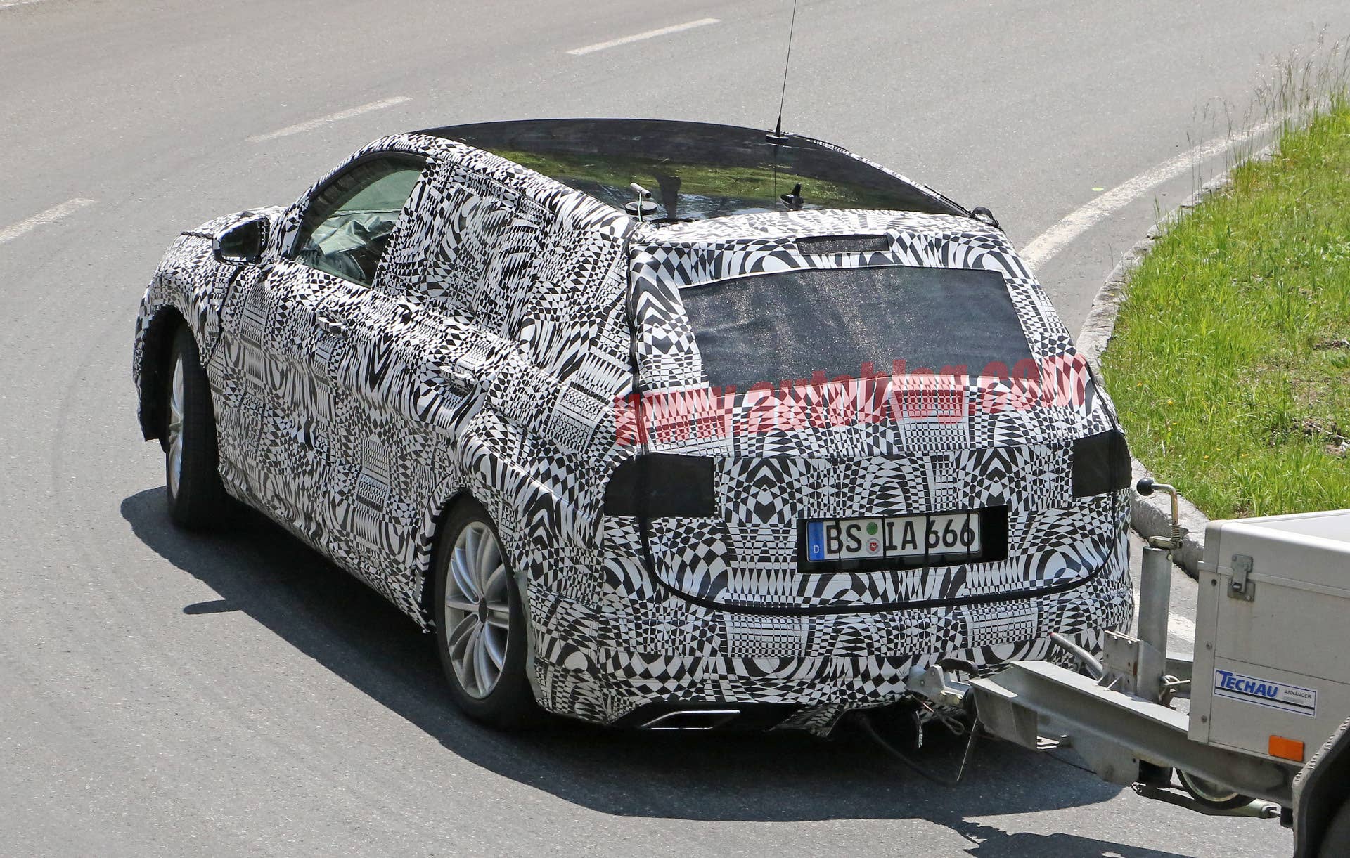 tiguan vw towing camo roof back