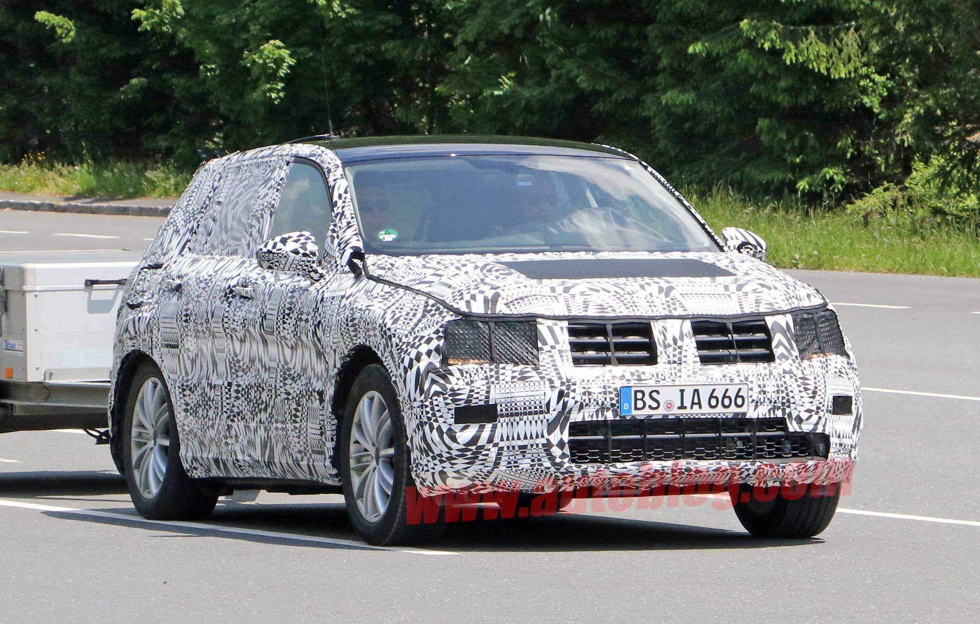 vw tiguan towing spy front camo