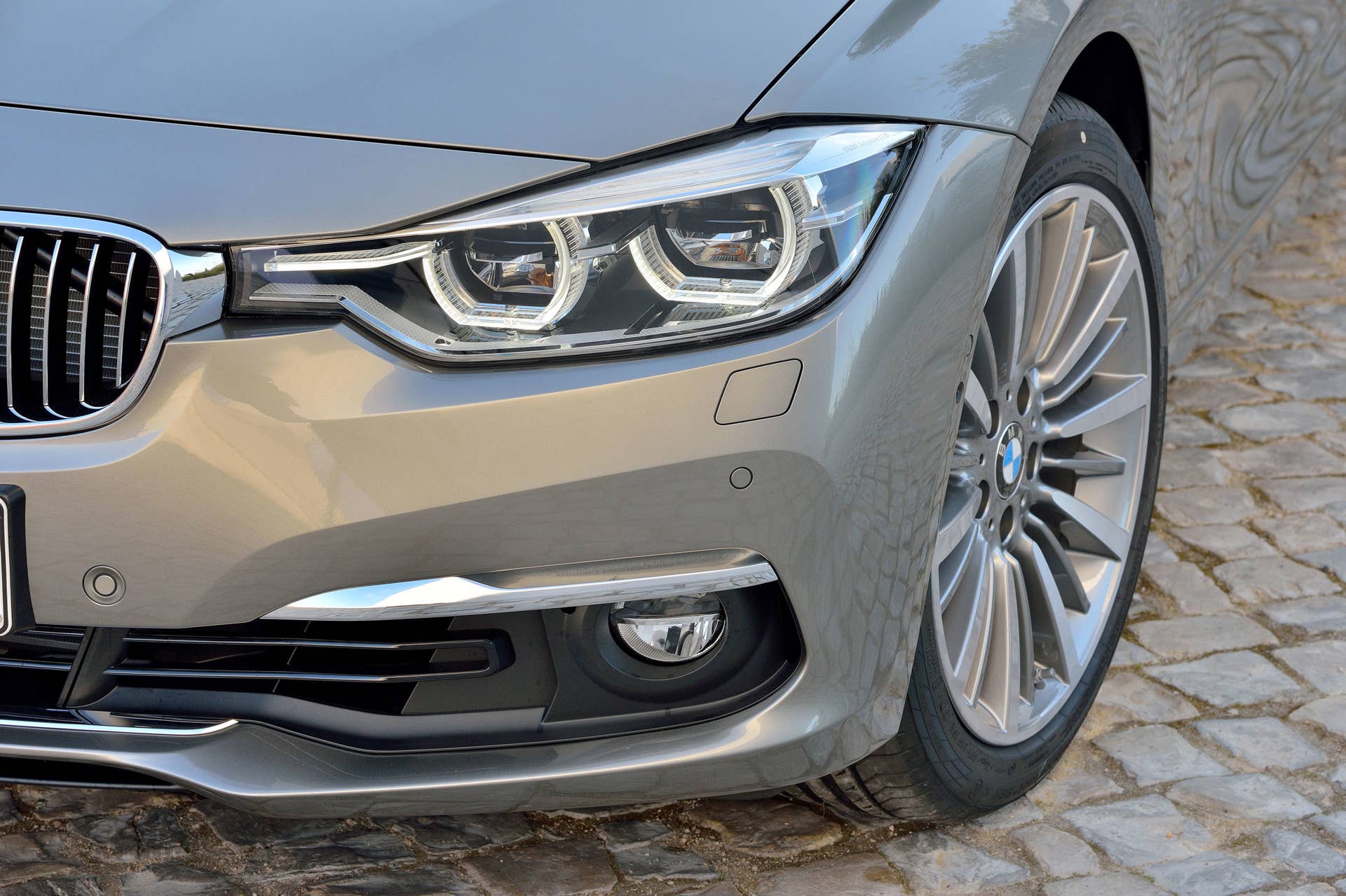 beige 2016 bmw 3 series wagon refresh headlight details