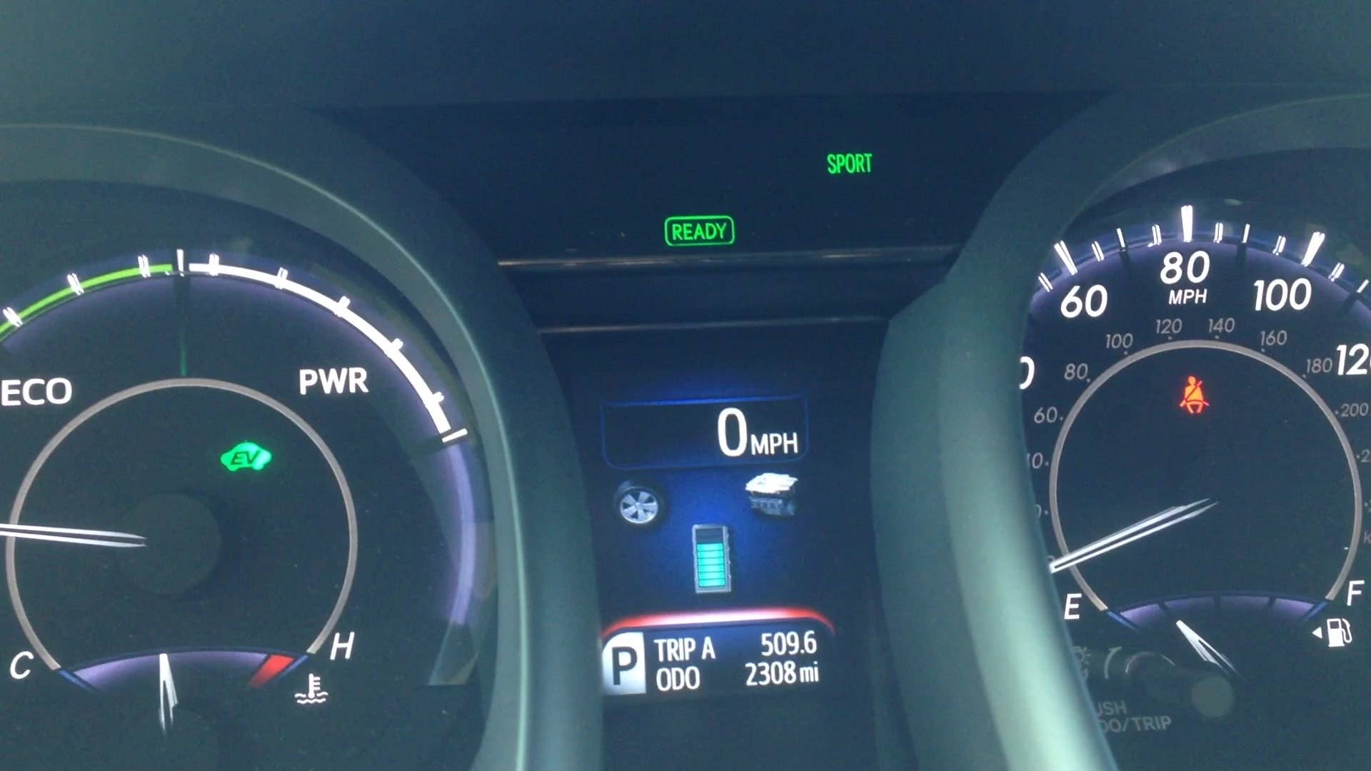 Greg Migliore shows off the driving modes in the 2015 Toyota Avalon hybrid.