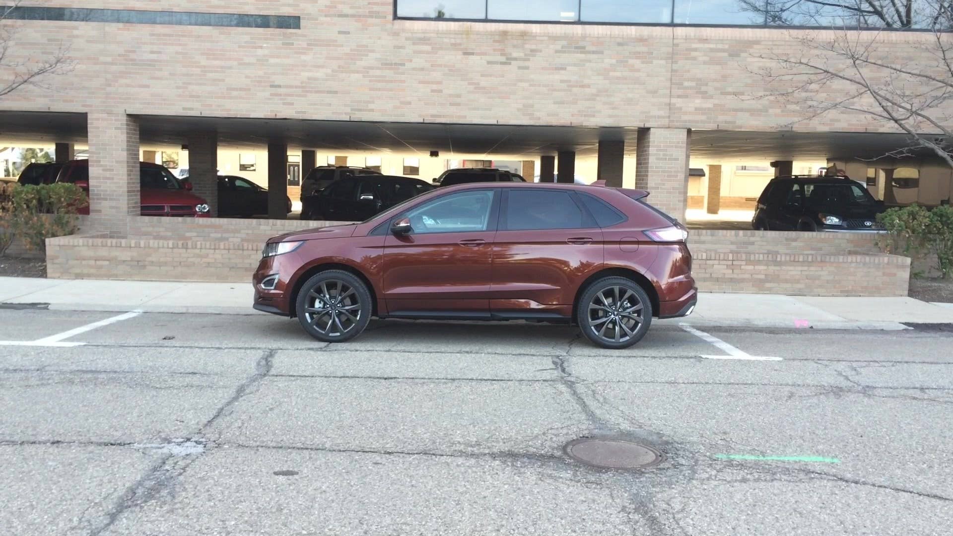 Wondering how to operate remote start on the 2015 Ford Edge? In this Autoblog Short Cut we demonstrate how to startup your Ford Edge using the key fob.