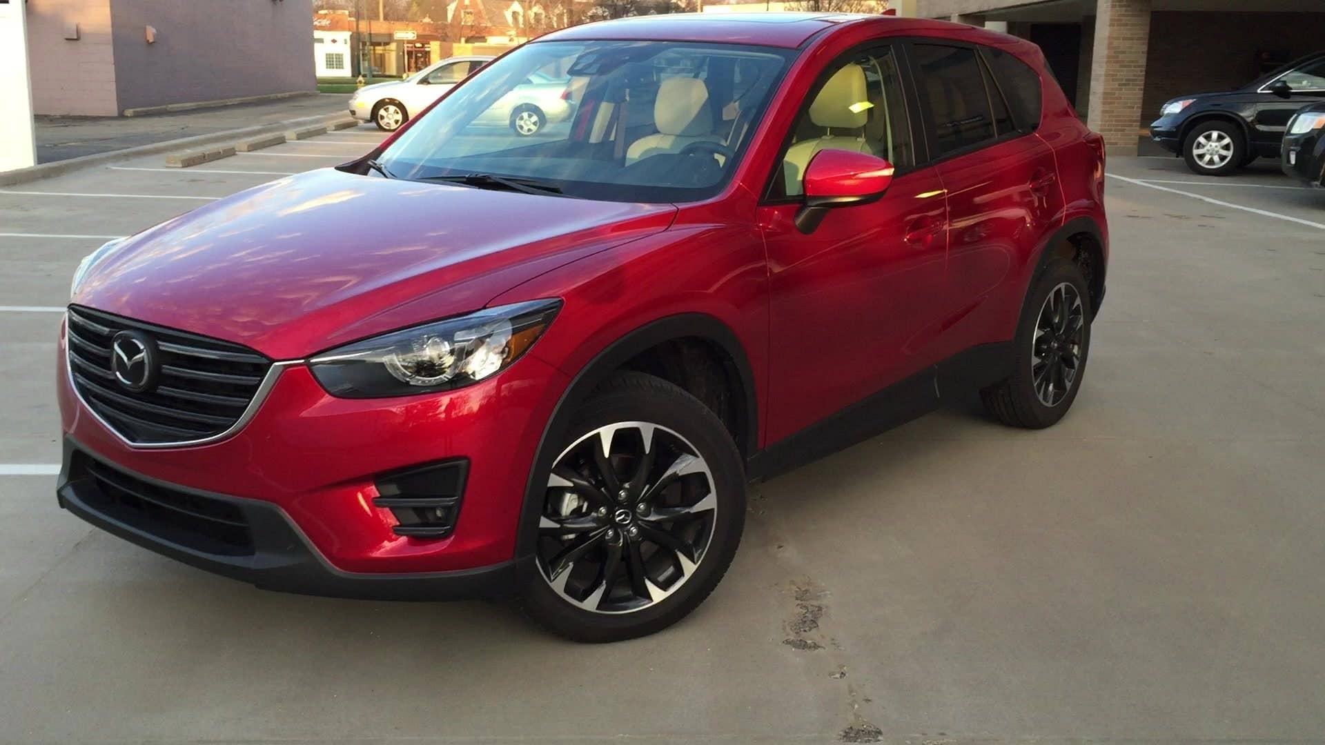 Mazda offers an attractive set of optional wheels for its 2016 CX-5 model.