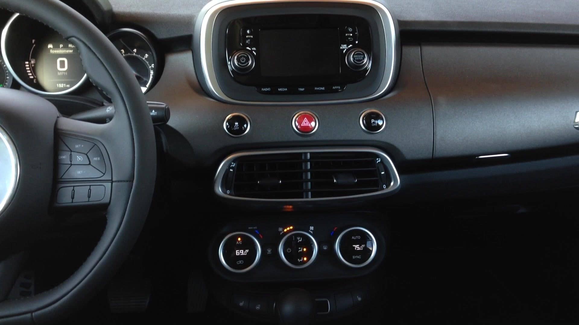 Senior editor Greg Migliore explains the interior of the 2016 Fiat 500X.
