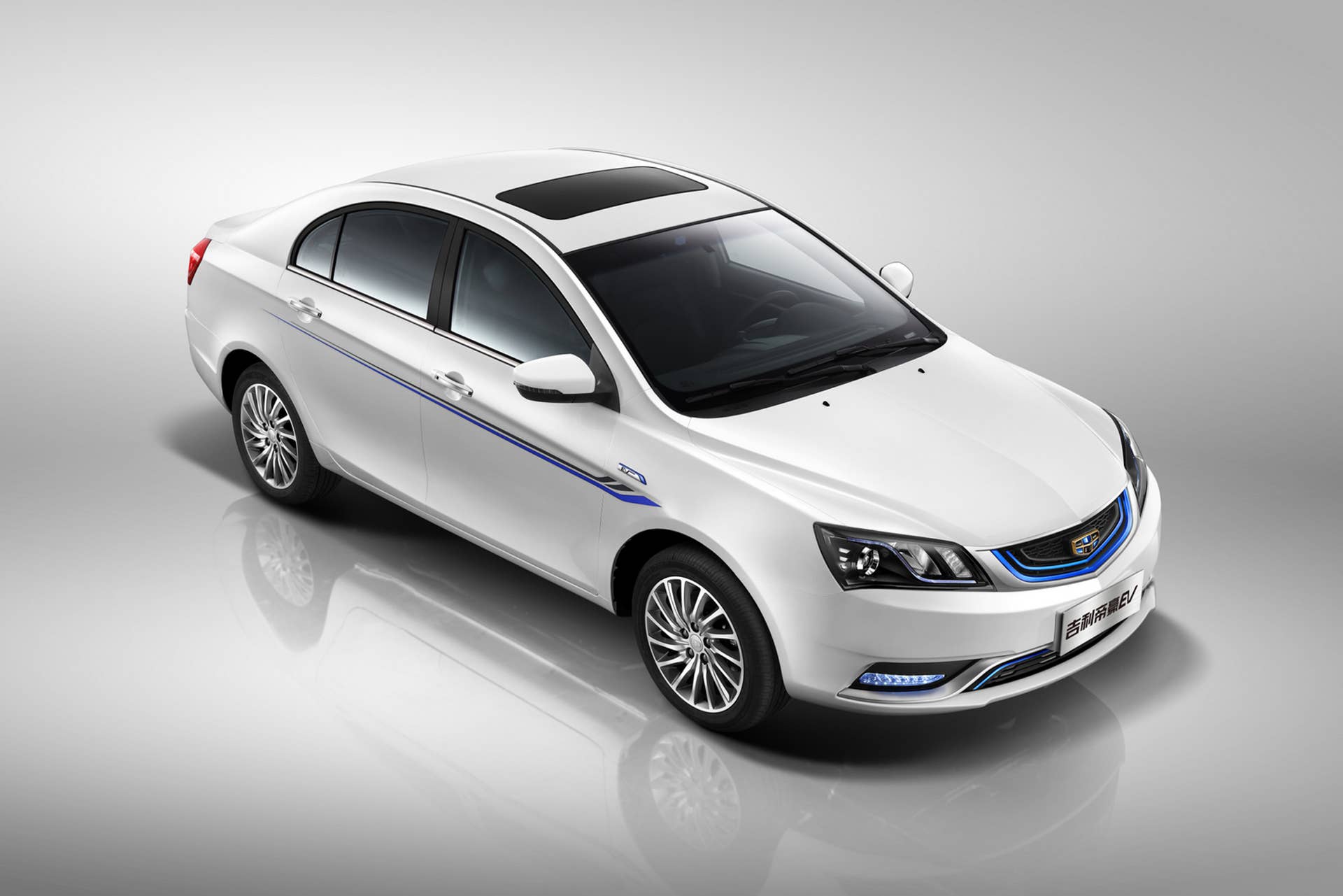 Geely Emgrand EV front 3/4