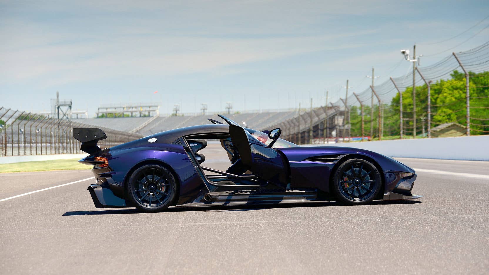 Aston Martin Vulcan Side Exterior