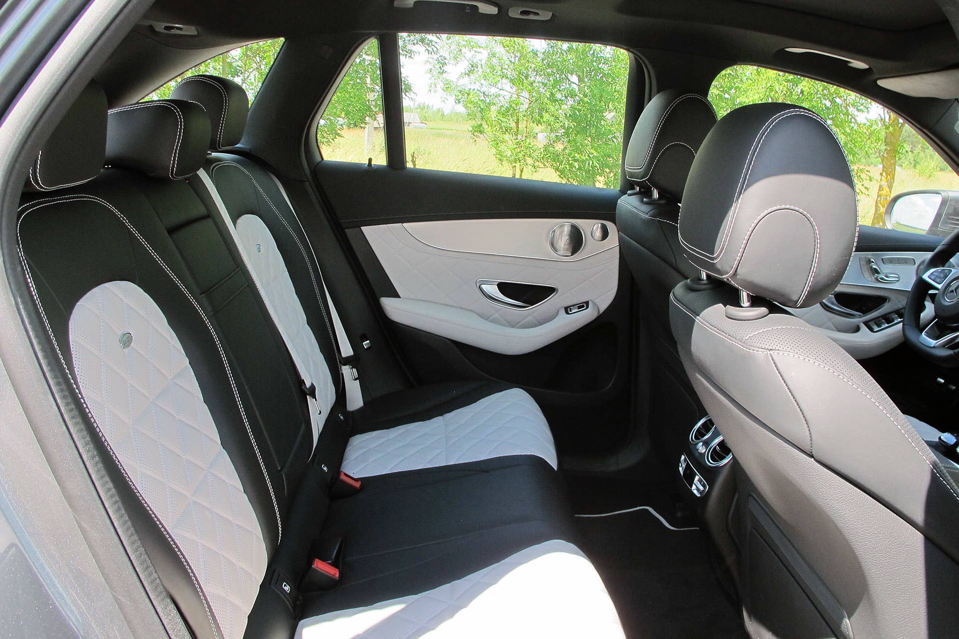2016 Mercedes-Benz GLC250 rear seats