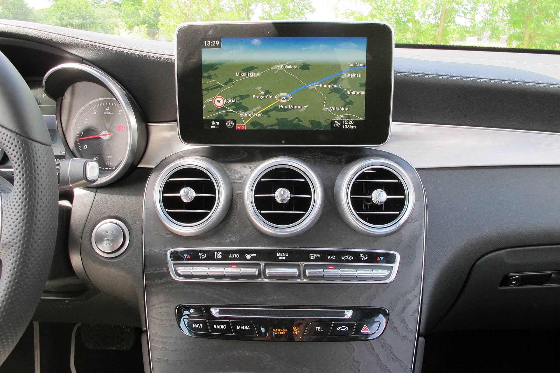 2016 Mercedes-Benz GLC250 instrument panel