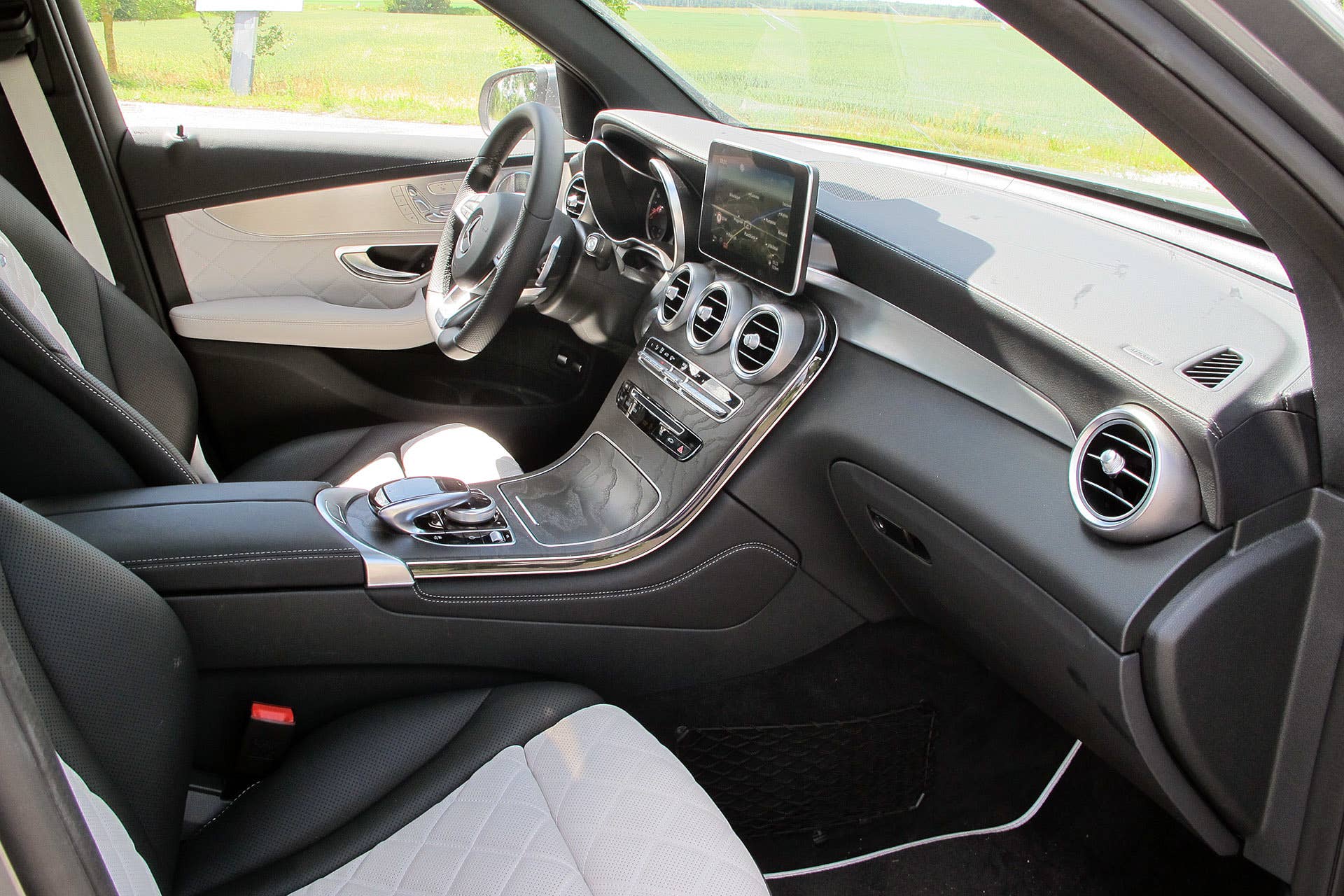 2016 Mercedes-Benz GLC250 interior